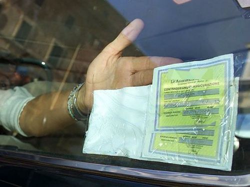 RC Auto, Tagliandino non Va più Esposto sul Parabrezza