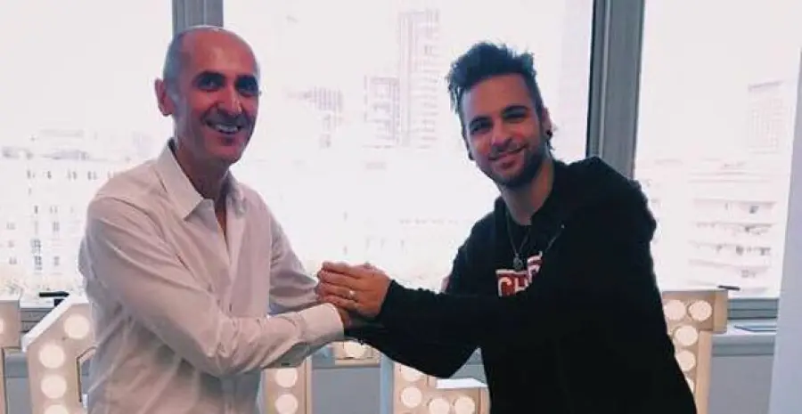 Alessio Bernabei Firma con Warner Music: Foto su Facebook