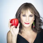 Vladimir Luxuria Esalta Nudismo con Isola di Adamo ed Eva: Reality su Deejay Tv