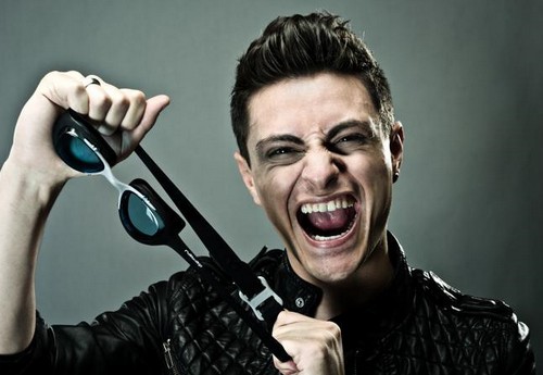 Virginio Simonelli Presenta "Hercules": Brano in Inglese