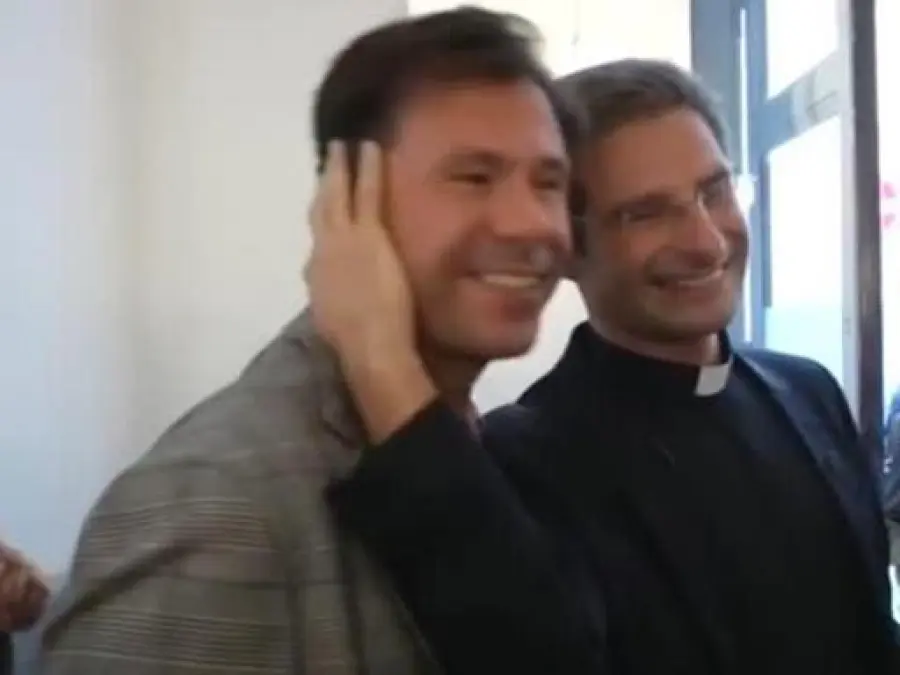 Monsignor Charamsa E' Gay: Coming Out Scuote Vaticano, Rimosso da Tutti gli Incarichi