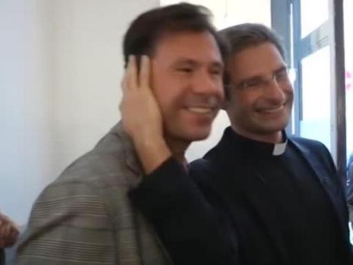 Monsignor Charamsa E' Gay: Coming Out Scuote Vaticano, Rimosso da Tutti gli Incarichi