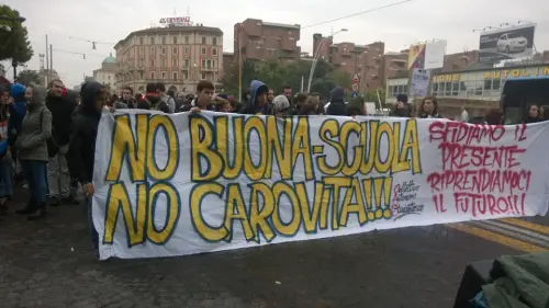Buona Scuola: Cortei contro Riforma e Governo, Manganellate a Bologna