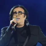 Renato Zero Spegne 65 candeline: Straordinario Cantautore Romano