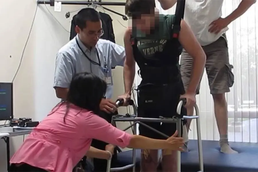 PARAPLEGICO CAMMINA NUOVAMENTE GRAZIE A FORZA DEL PENSIERO