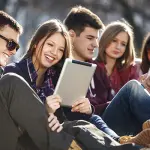 Millenials Italiani Passano un'Ora al Giorno sui Social Network
