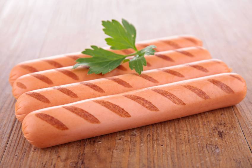 Wurstel di Pollo: Come Vengono Prodotti? Utilizzate Carcasse Avicole