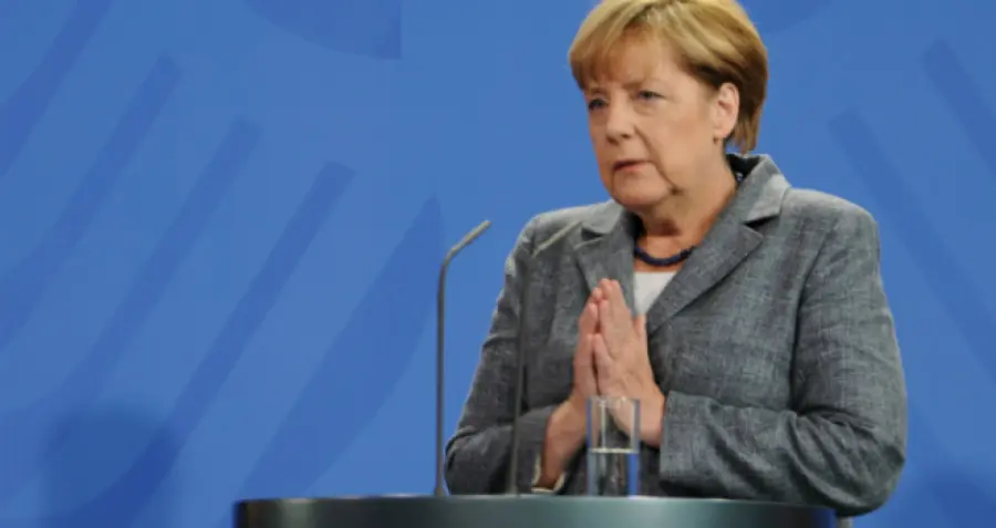 Merkel al Salone dell'Auto di Francoforte: Appello Pro Rifugiati ai Costruttori di Auto