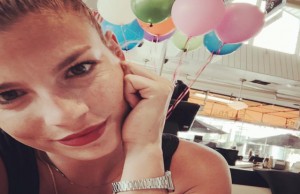 Emma Marrone sferza fan Carmen Consoli: "Sei coglione!"