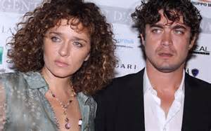 Valeria Golino e Riccardo Scamarcio, nozze rinviate: mistero