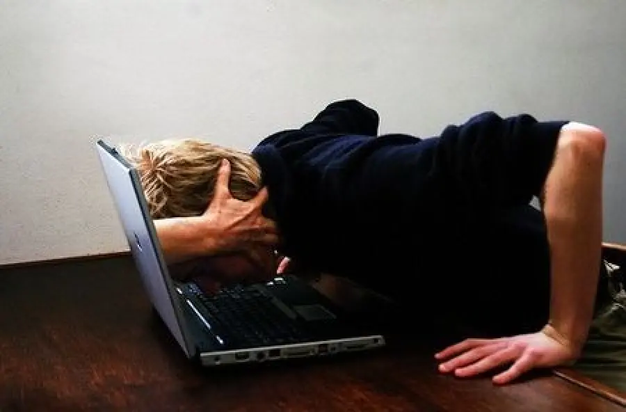 Social network favoriscono ansia e depressione: teenager rischiano grosso