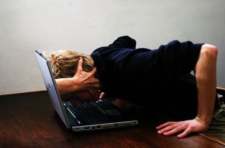 Social network favoriscono ansia e depressione: teenager rischiano grosso