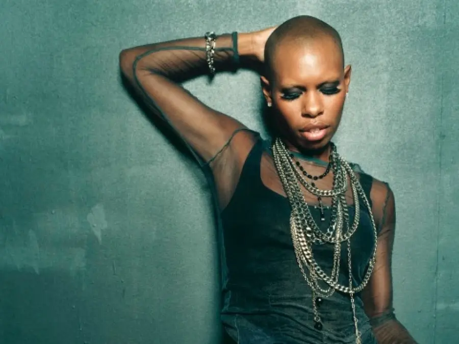 Skin, il suo forte non e' l'italiano, risate ad X Factor 9!