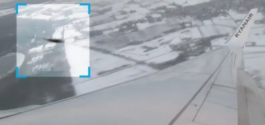 UFO sfiora aereo Ryanair: passeggero pubblica video su YouTube