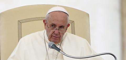 Papa Francesco esorta parrocchie ad accogliere profughi: "Ognuno accolga una famiglia"