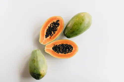 Papaya: proprietà nutrizionali e benefici di un frutto sempre più presente sulle nostre tavole