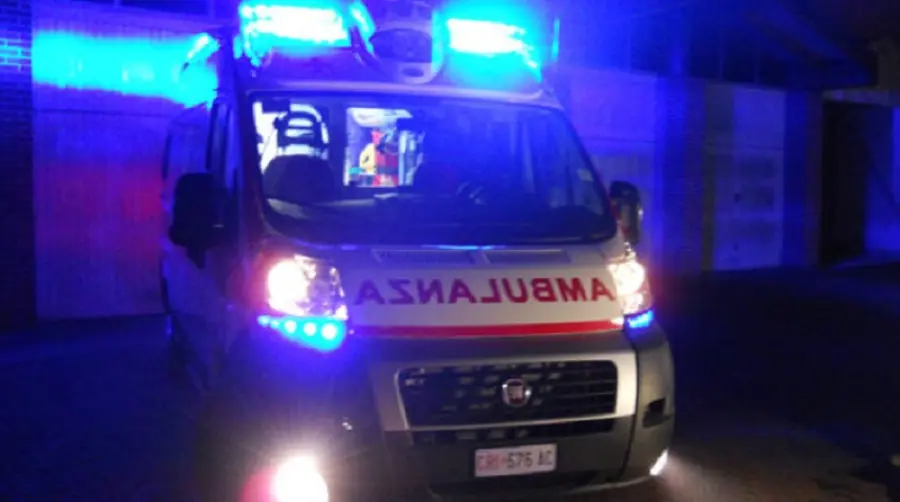 Cremona: malore sul luogo di lavoro, 26enne trasportato in ospedale
