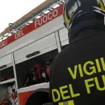 Ancona: auto perde controllo e rimane incastrata nella balaustra