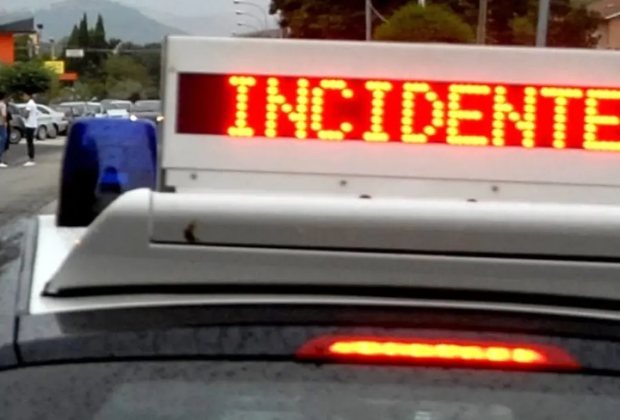 Como: scontro tra un'auto e un furgone a Cucciago