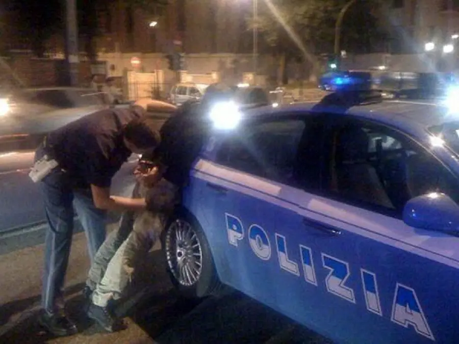 Frosinone: 31enne ferisce a martellate i genitori del rivale in amore