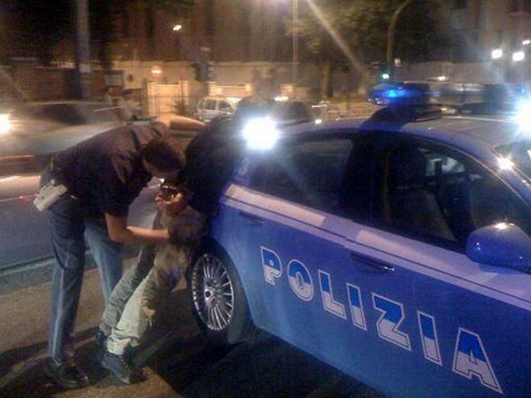 Frosinone: 31enne ferisce a martellate i genitori del rivale in amore