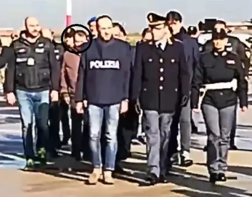 Cesare Battisti è tornato in Italia, l'aereo è atterrato a Ciampino (VIDEO)