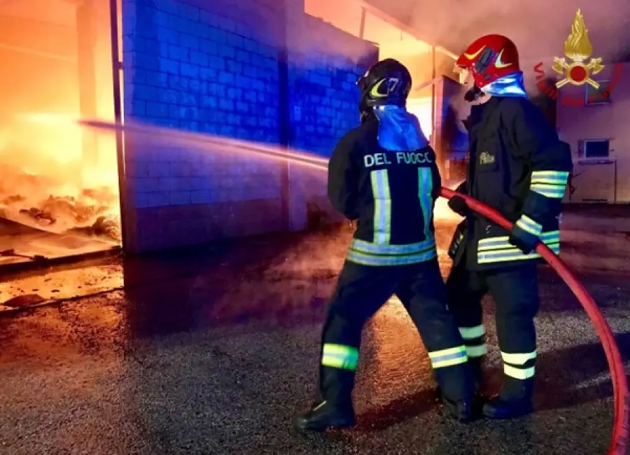 Roma: incendio in via del Caravaggio, evacuate 400 persone