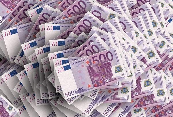 Monza: donna trova portafogli con 35mila euro e lo restituisce al proprietario