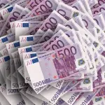 Monza: donna trova portafogli con 35mila euro e lo restituisce al proprietario