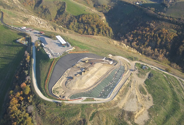 Atri: Carabinieri del Noe sequestrano discarica rifiuti speciali