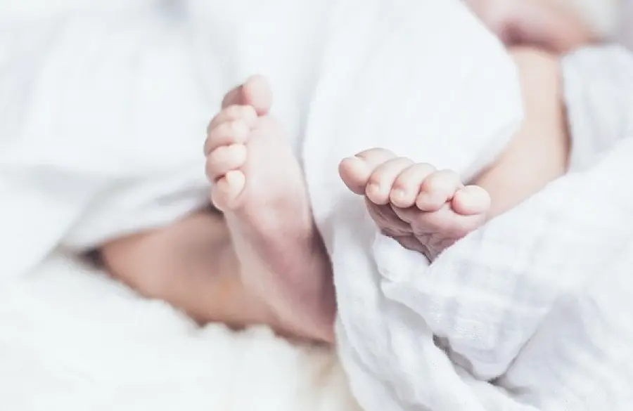 Bergamo: partorisce in casa, la mamma e il piccolo stanno bene