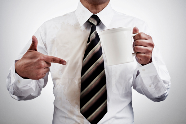 Macchie sui vestiti: le persone intelligenti si sporcano più spesso