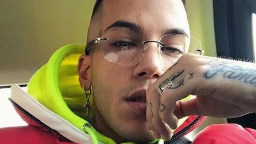 Sfera Ebbasta: il rapper rompe il silenzio sui social dopo la tragedia di Corinaldo