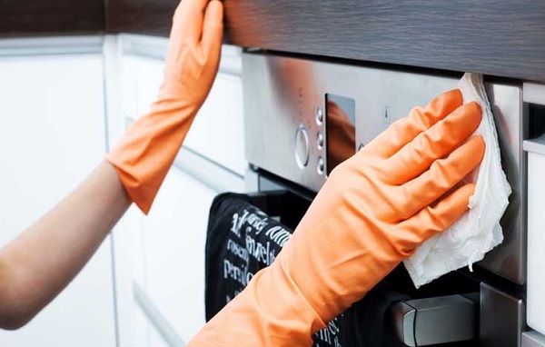 Come pulire il forno in poche e semplici mosse