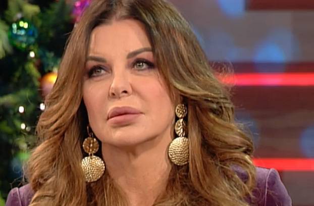 Alba Parietti piange a Vieni da me: "Ho dovuto fare una cosa orribile"