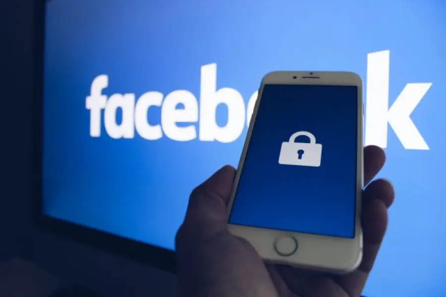 Facebook, bug diffonde foto private di 6,8 milioni di utenti: accesso per 1500 app