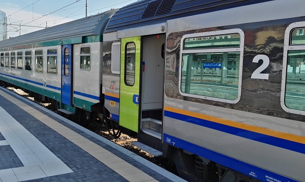 Roma: treno travolge animale sui binari, chiuso tratto ferroviario