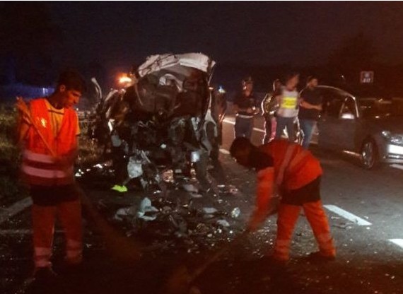 Sondrio: auto contromano causa violento scontro frontale, 6 morti
