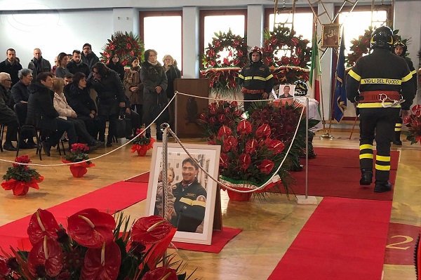 Rieti: l'ultimo saluto a Stefano Colasanti, il Vigile del Fuoco morto dopo esplosione cisterna