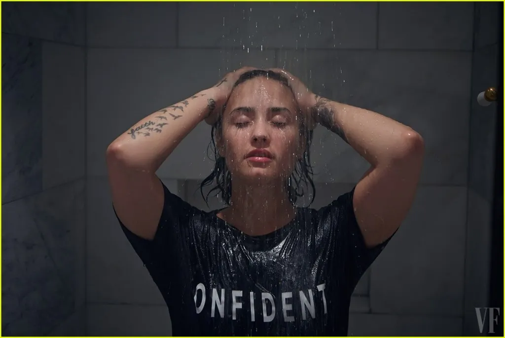 Demi Lovato Senza Veli su Vanity Fair: “E’ Liberatorio Essere Liberi”