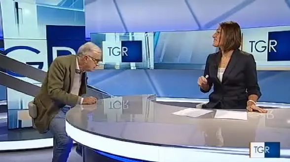 Gene Gnocchi ‘Farfallone’: Bacia Conduttrice Tg in Diretta