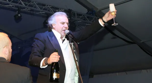 Cortina d’Ampezzo: si finge segretario generale Gdf per partecipare a show Capodanno Jerry Calà