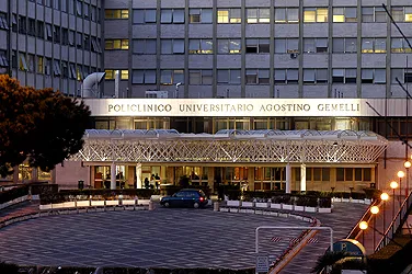 Tumore al Seno di 15 Kg Asportato al “Gemelli” di Roma