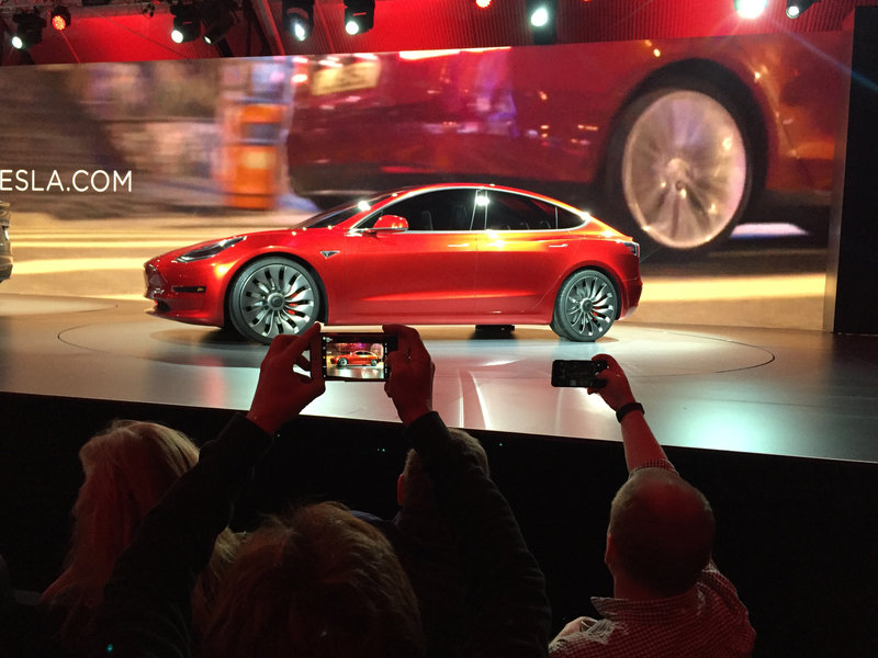 Tesla Model 3 presentata in California