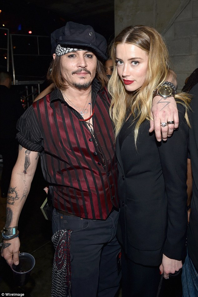 Johnny Depp e Amber Heard divorziano