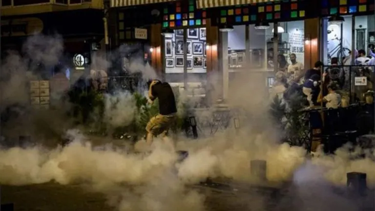 Fan Radiohead aggrediti in negozio di Istanbul perché giubilanti durante Ramadan
