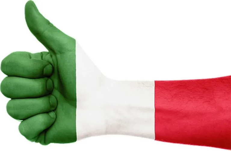Lingua italiana difesa da Matteo Renzi: inglese fuori dalle leggi