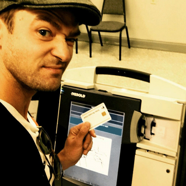 Justin Timberlake: selfie nella cabina elettorale