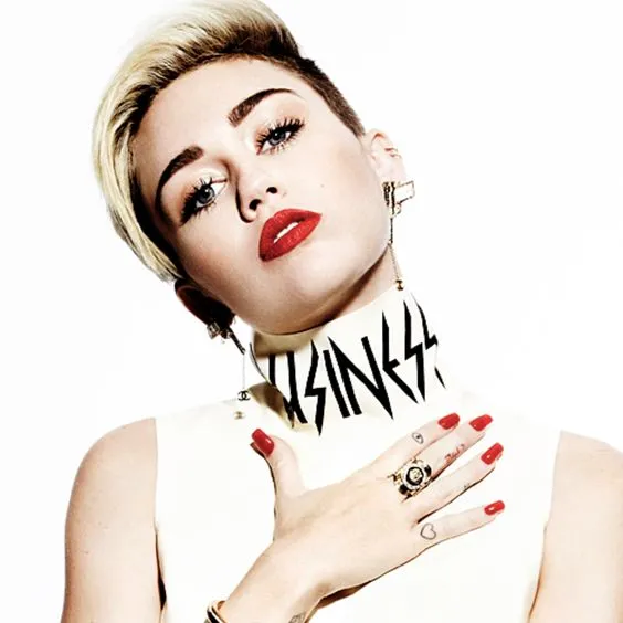 Miley Cyrus compie 24 anni, niente nozze con Liam Hemsworth