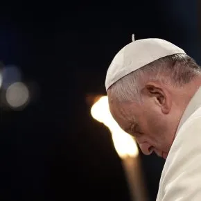 Papa Francesco: ‘Partecipate alla via Crucis per le donne crocifisse’